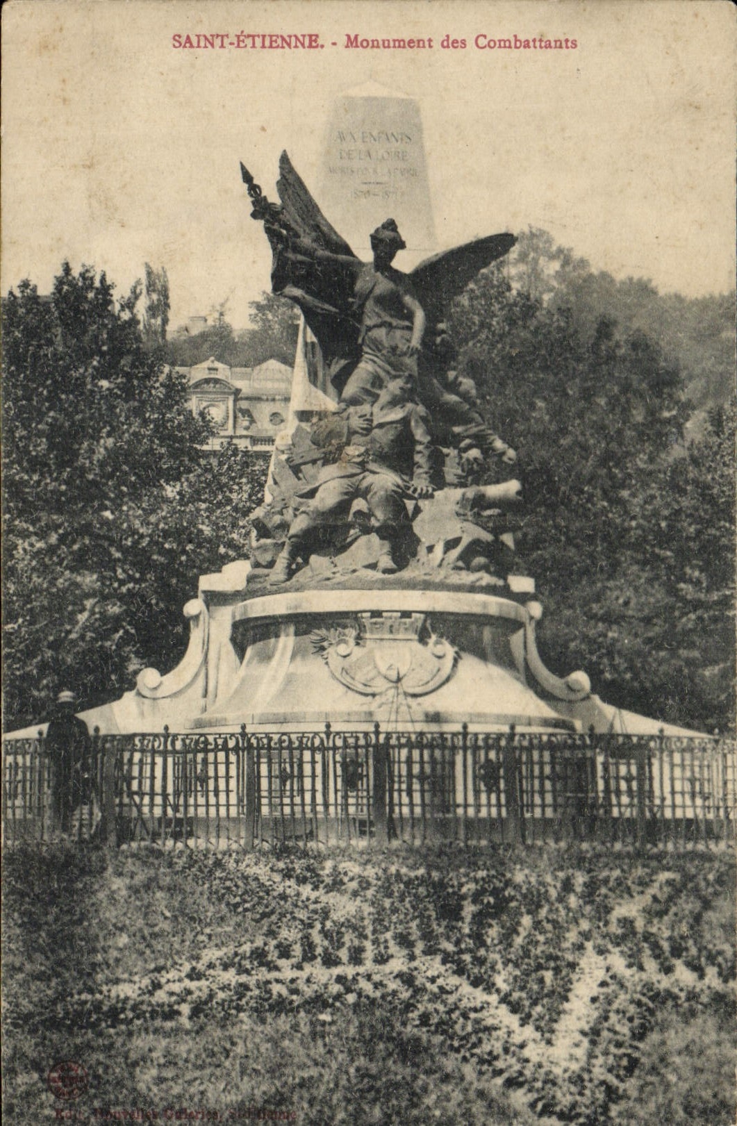 VINTAGE POSTCARD Holy Etienne Monument of the Militaria Combatants