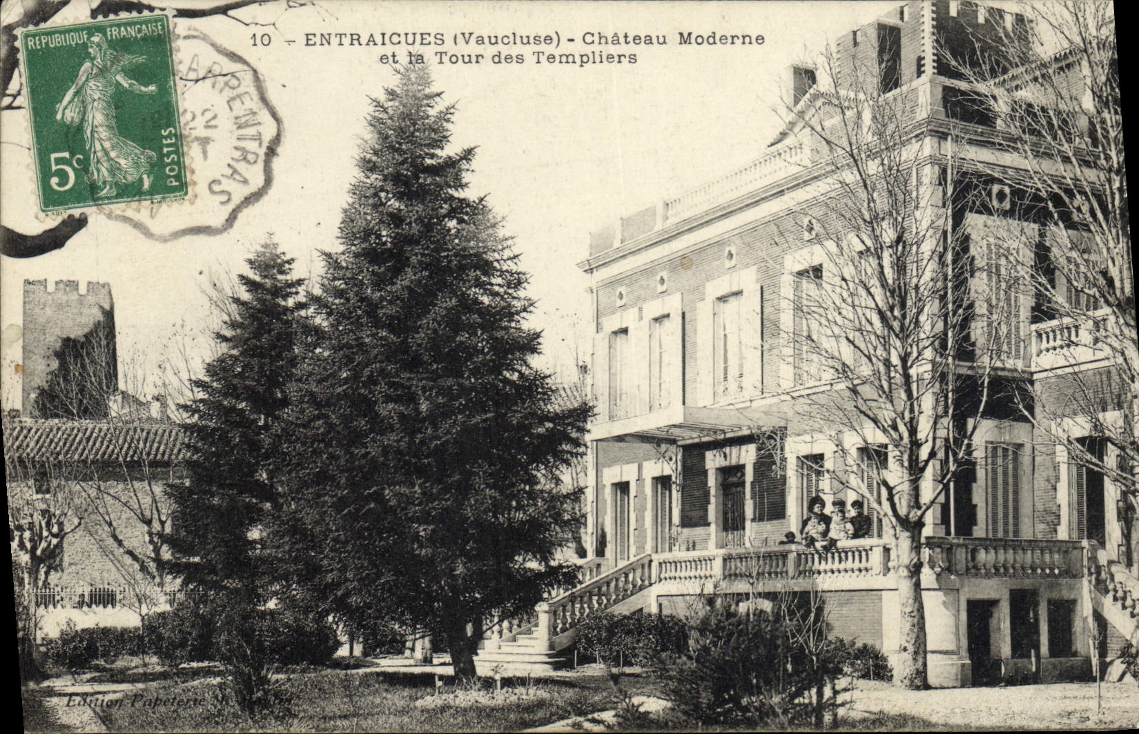 CPA Entraigues Chateau moderne et la tour des templiers