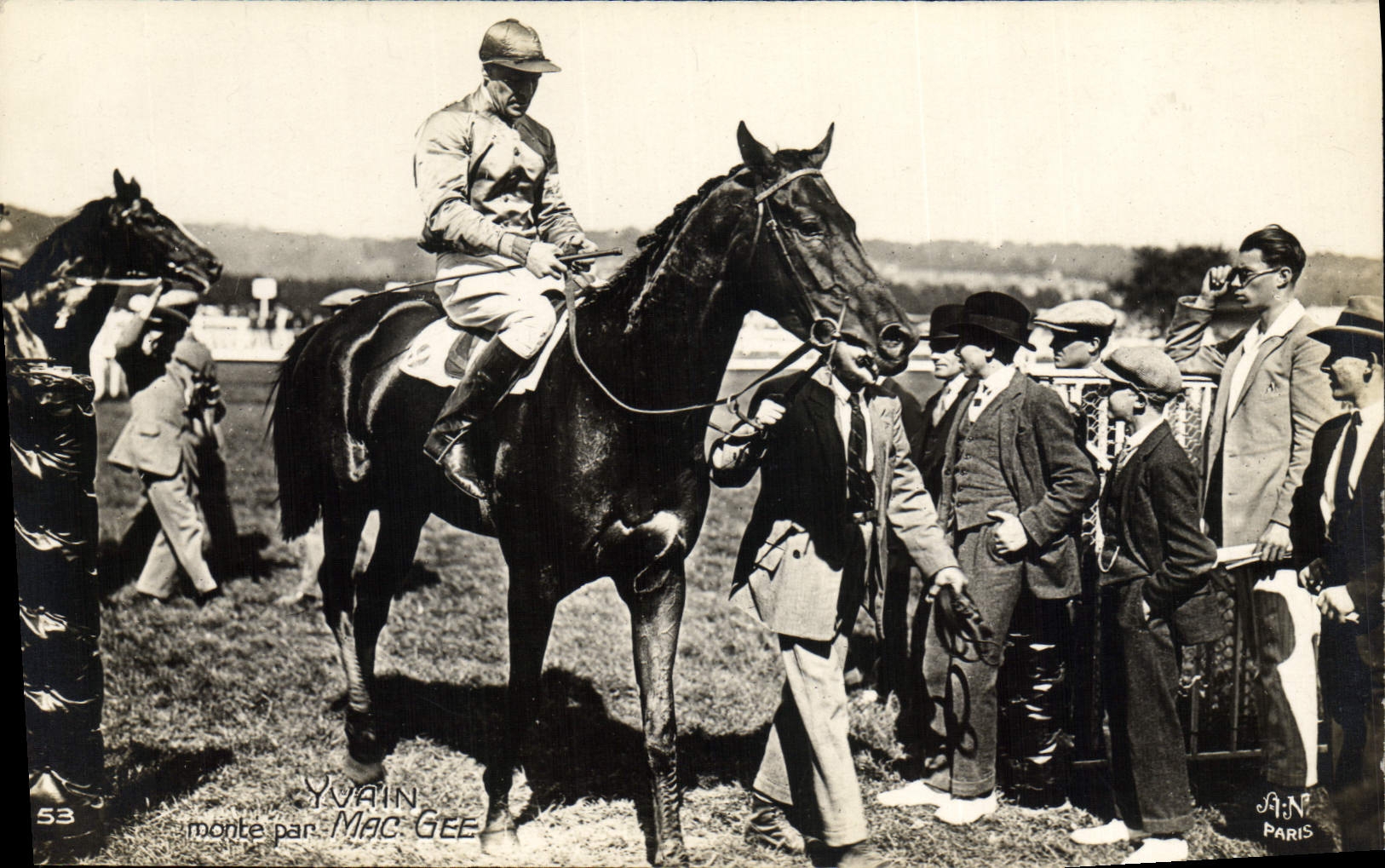 CPA Cheval Equitation Hippisme Yvain monte par Mac Gee