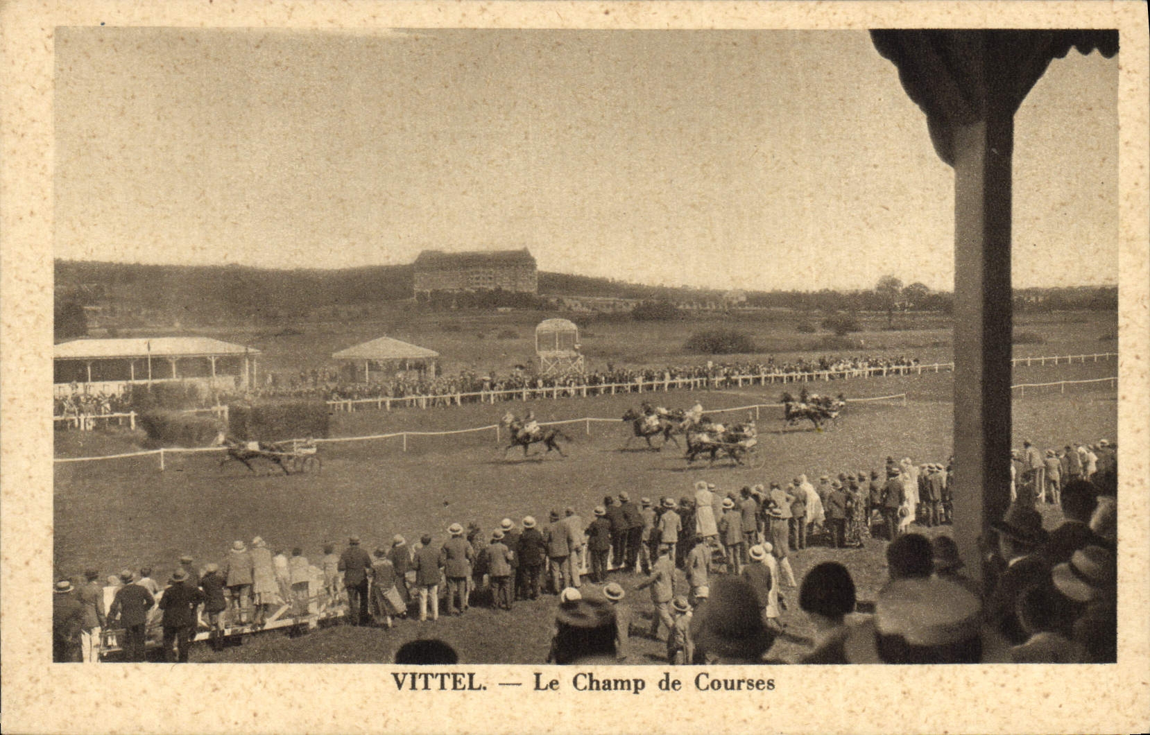 CPA Cheval Equitation Hippisme Vittel un champ de courses