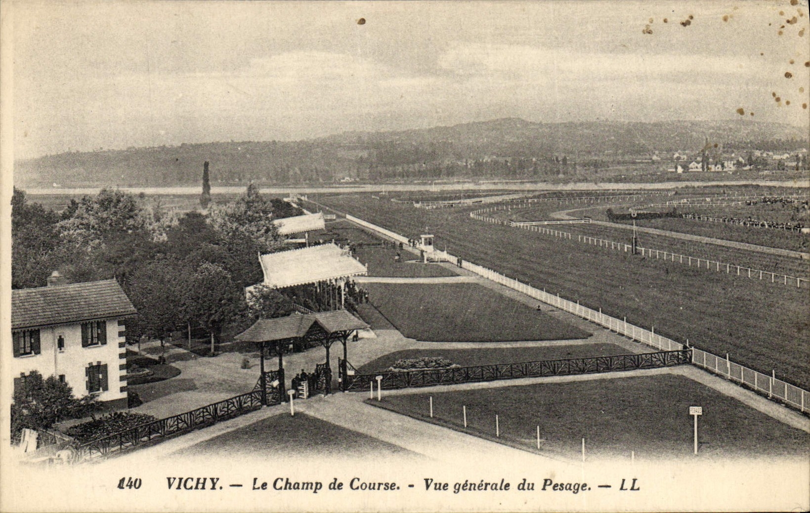 Equitación Hippisme Vichy del caballo de la POSTAL de la VENDIMIA la opinión del hipódromo del pesaje