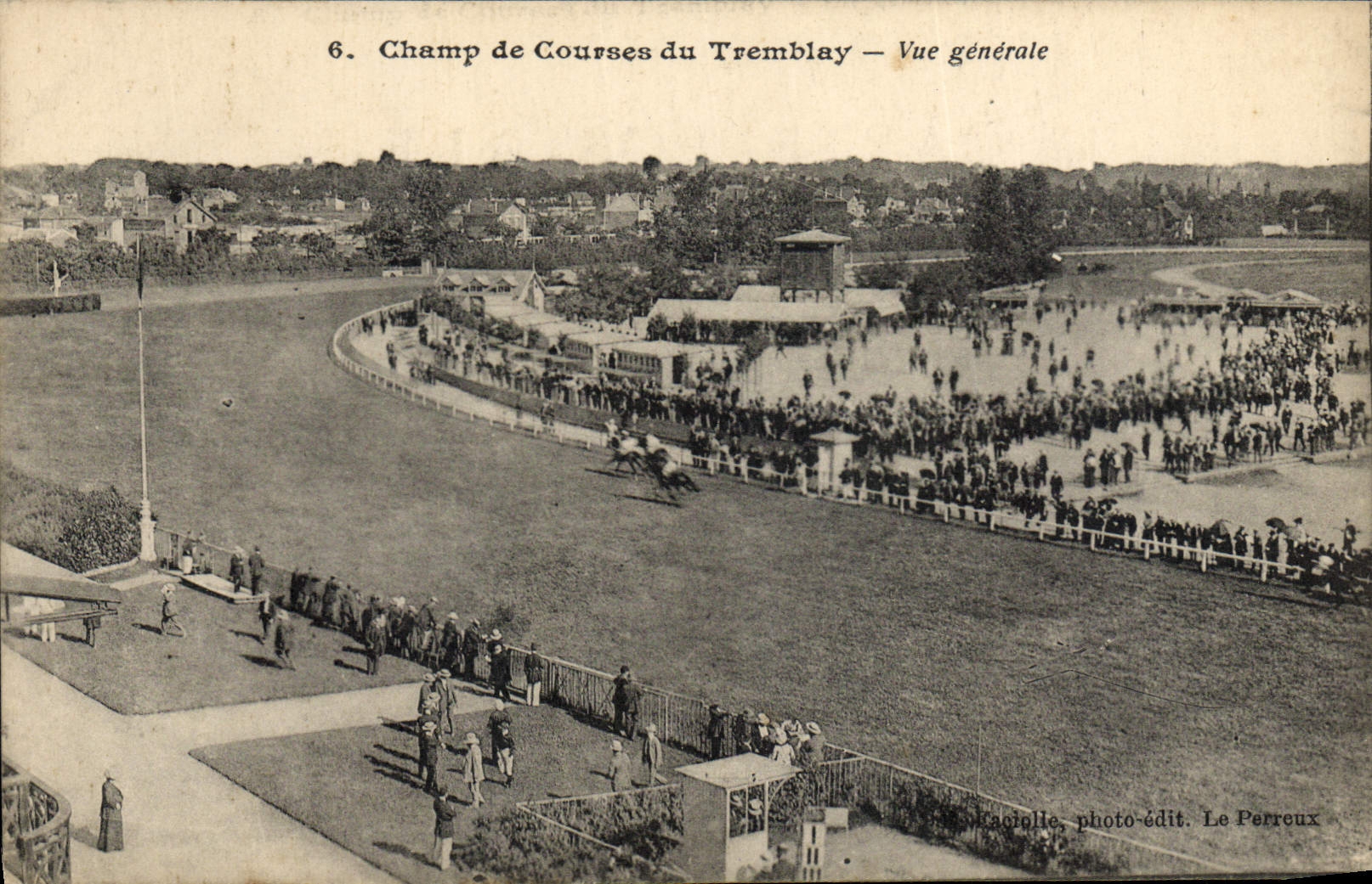 CPA Cheval Equitation Hippisme champ de courses de Tremblay Vue generale