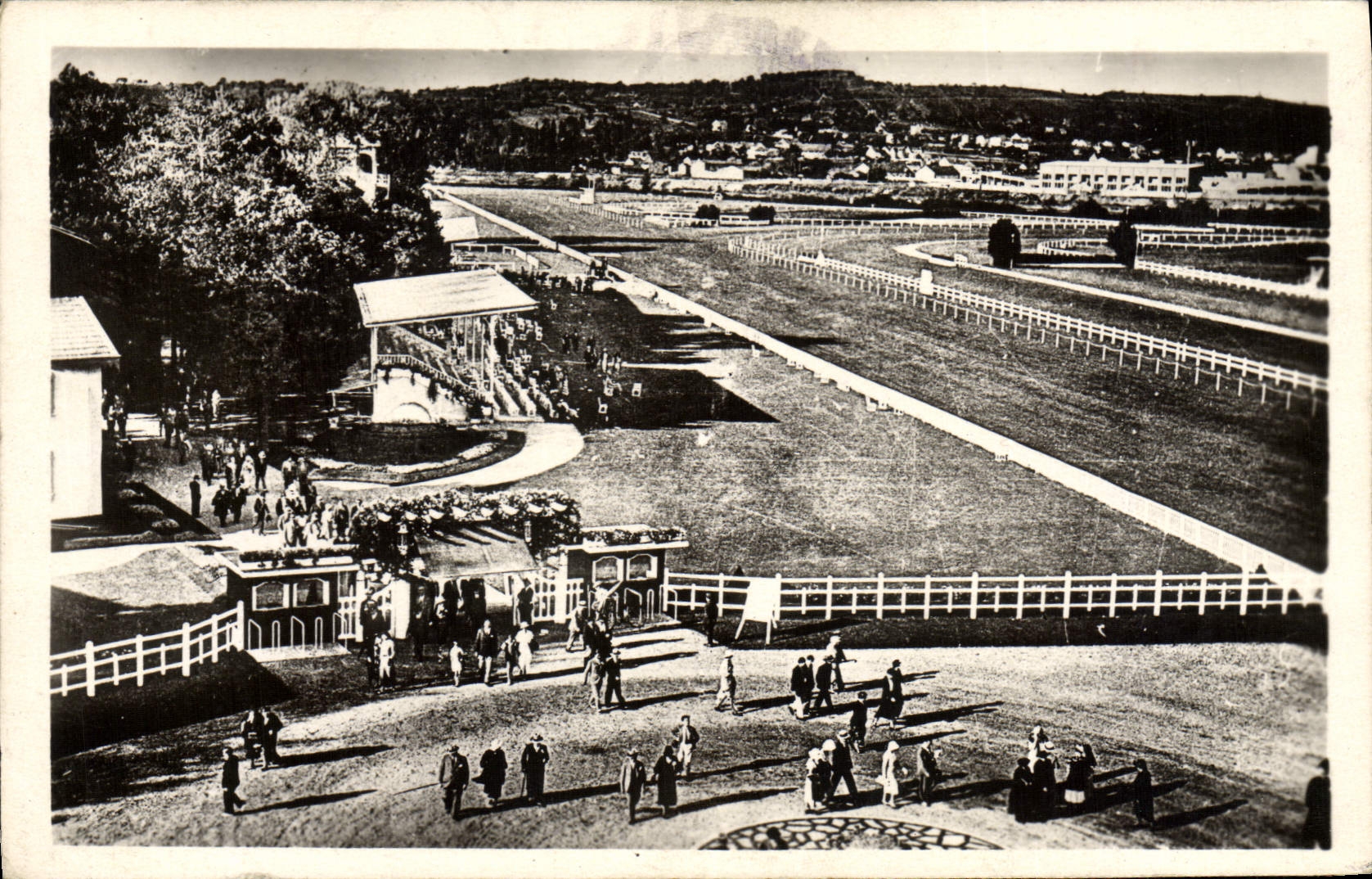 CPA Cheval Equitation Hippisme Vichy Le champ de courses