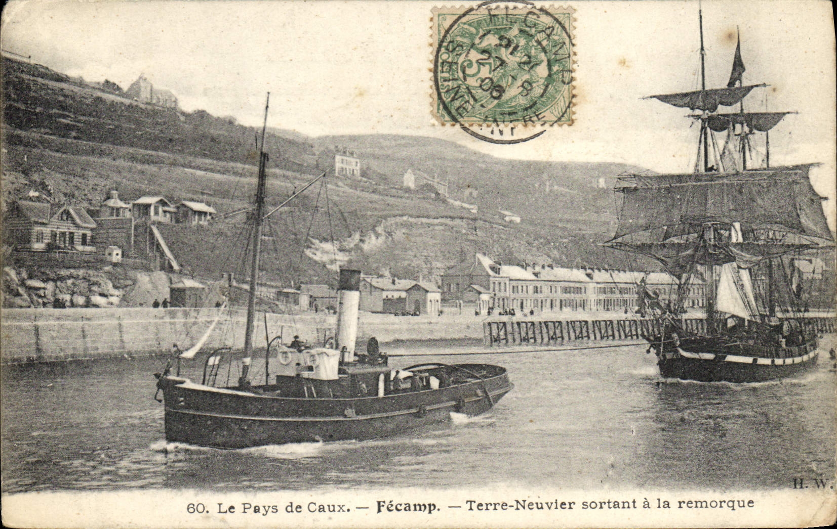 CPA Bateau Le pays de Caux Fecamp Terre Neuvier sortant a la remorque