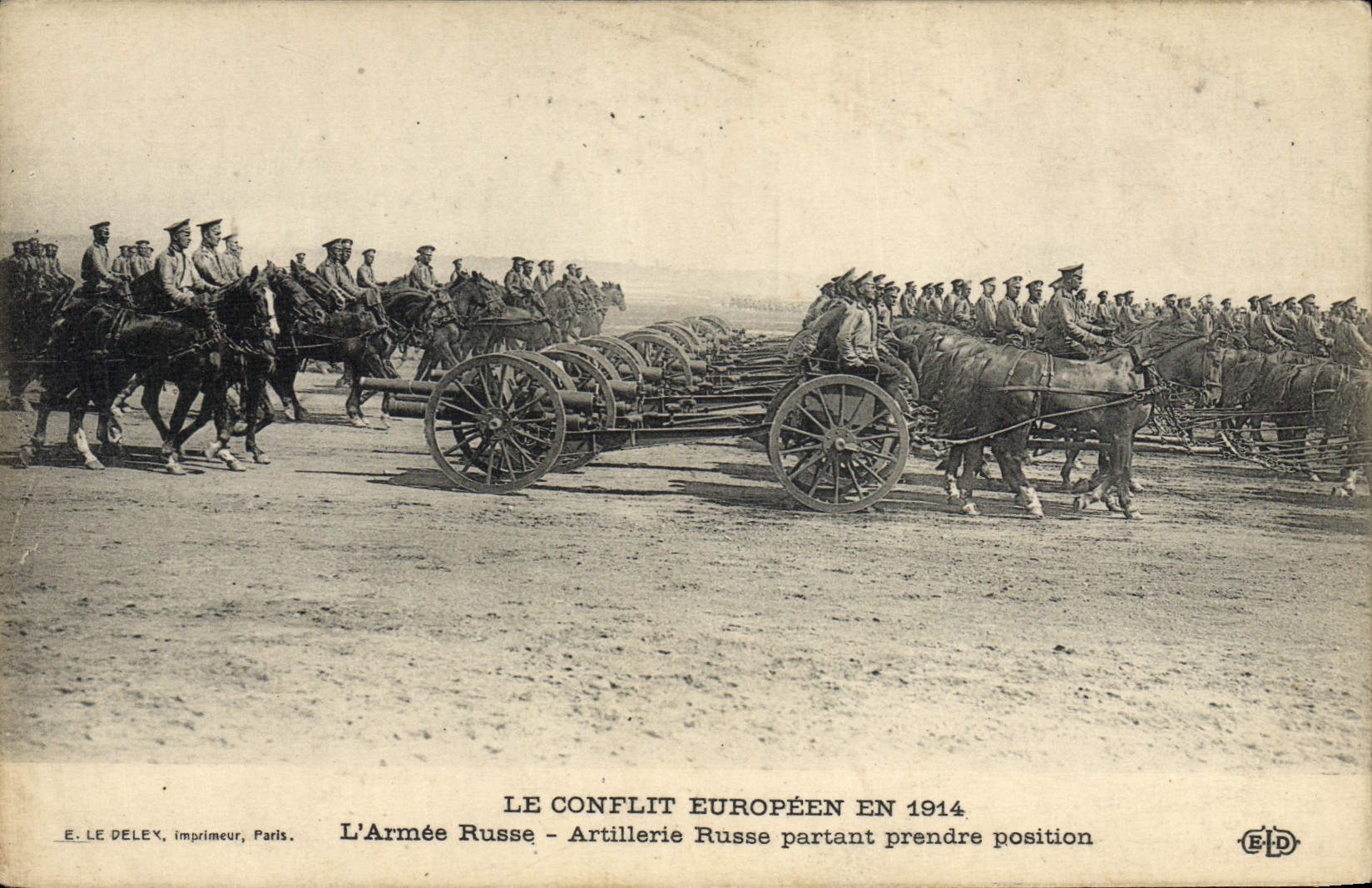 CPA Militaria L'armee russe Artillerie Russe partant prendre position Russie Russia