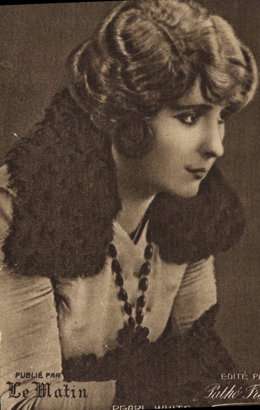 CPM Cinema Le masque aux dents blanches Pearl White 