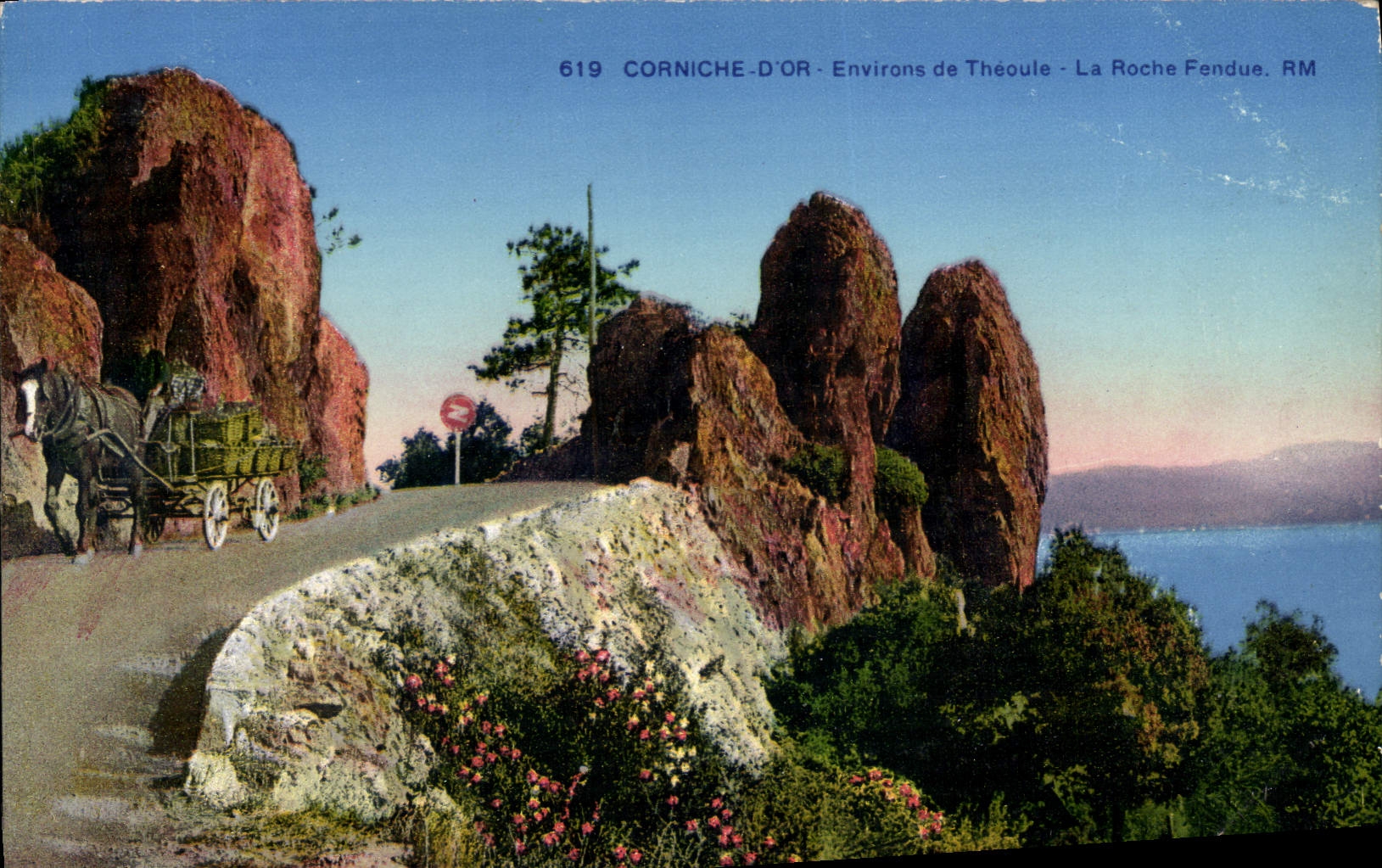 Cornisa de los alrededores del oro de la POSTAL de la VENDIMIA de Theoule el caballo de coche partido de la roca