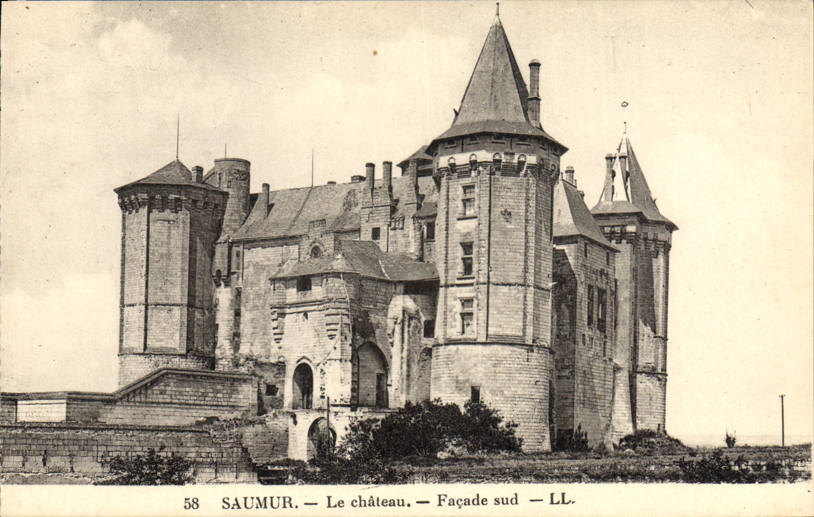 CPA Saumur Le Chateau Facade Sud