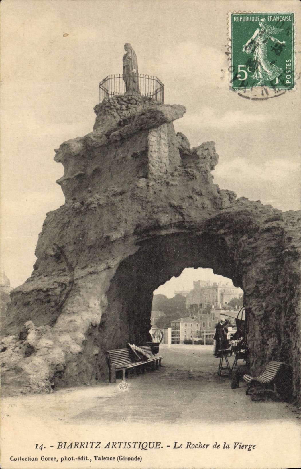 CPA Biarritz Artistique Le Rocher de la Vierge