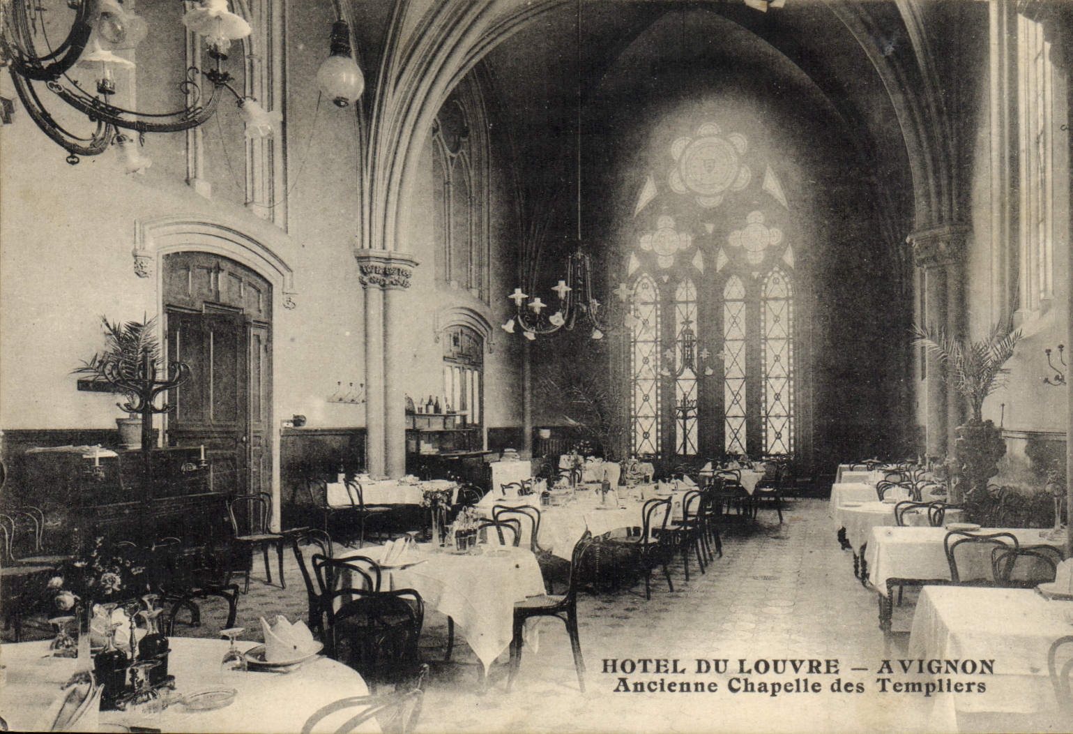 VINTAGE POSTCARD Hotel of Louvre Avignon Old vault of the templiers