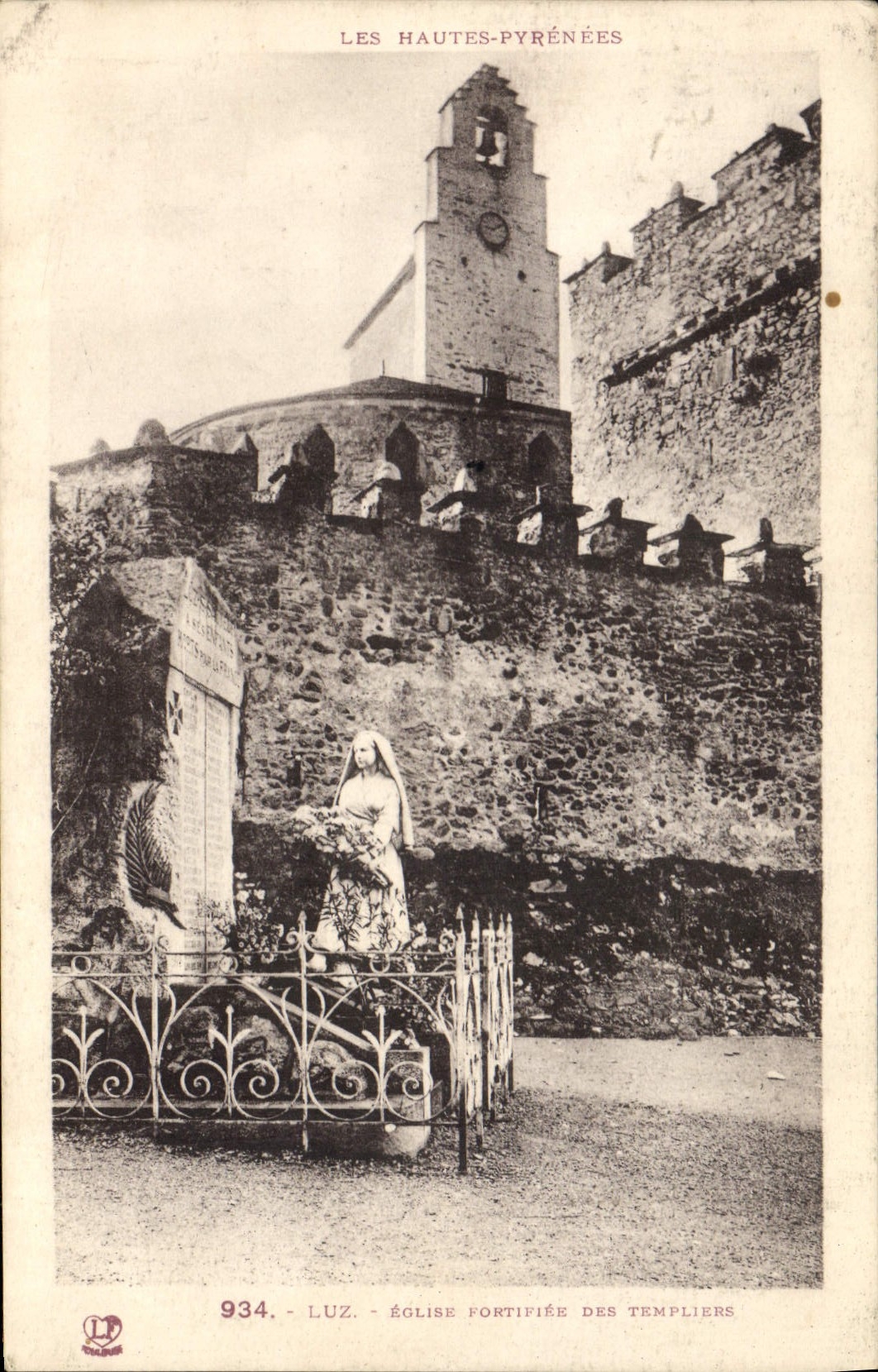 CPA Luz Eglise fortifiee des templiers