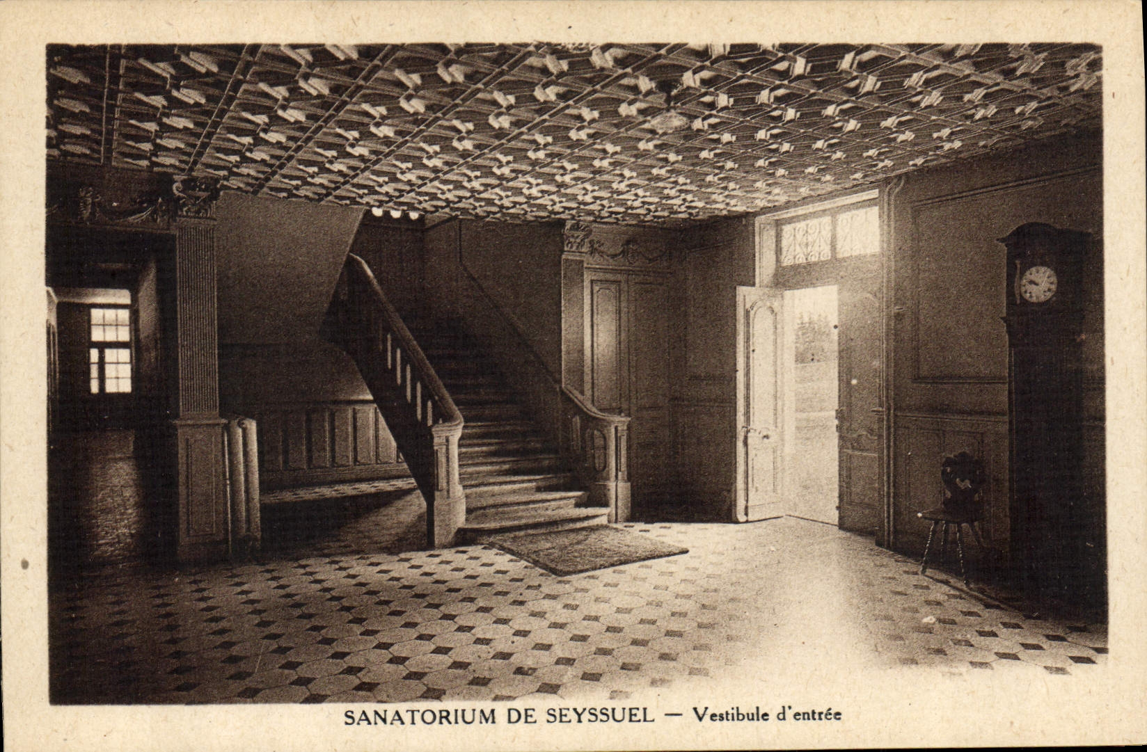 VINTAGE POSTCARD Sanatorium of Seyssuel Hall of entry