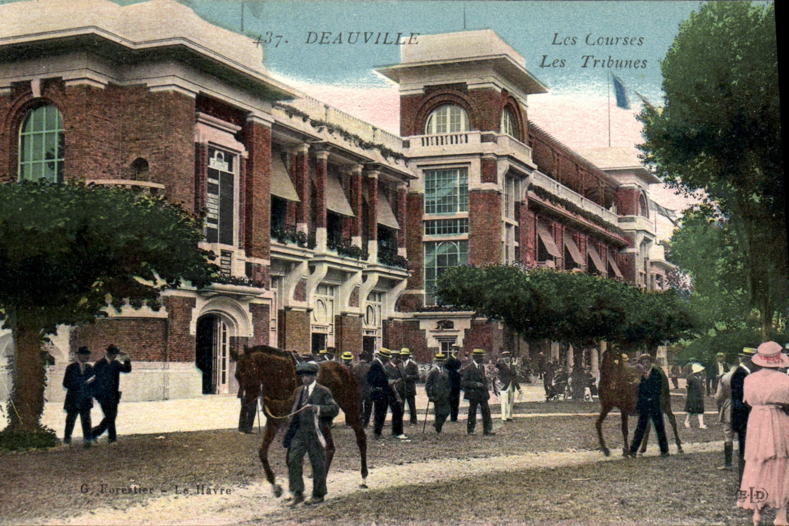 La equitación Hippisme Deauville del caballo de la POSTAL de la VENDIMIA compite con las plataformas