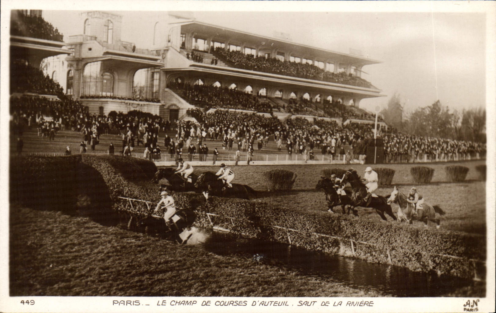 Equitación Hippisme París del caballo de la POSTAL de la VENDIMIA el hipódromo del salto de Auteuil del río