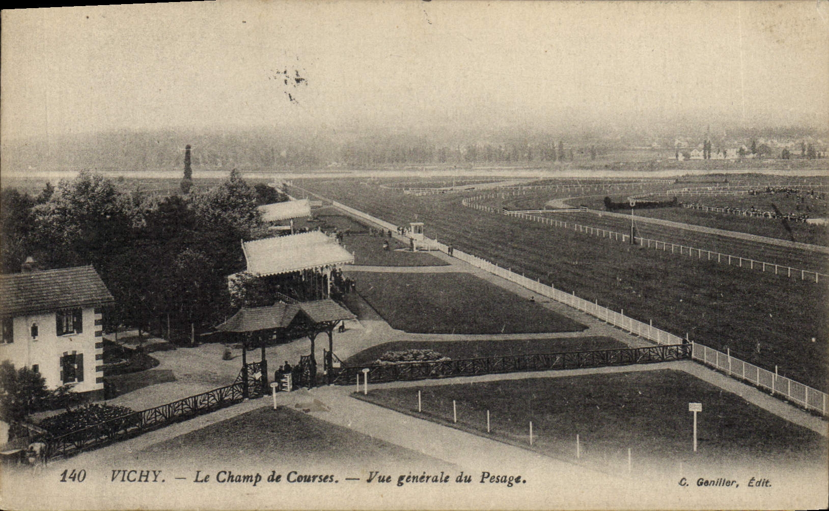 CPA Cheval Equitation Hippisme Vichy Le Champ de courses Vue generale du pesage