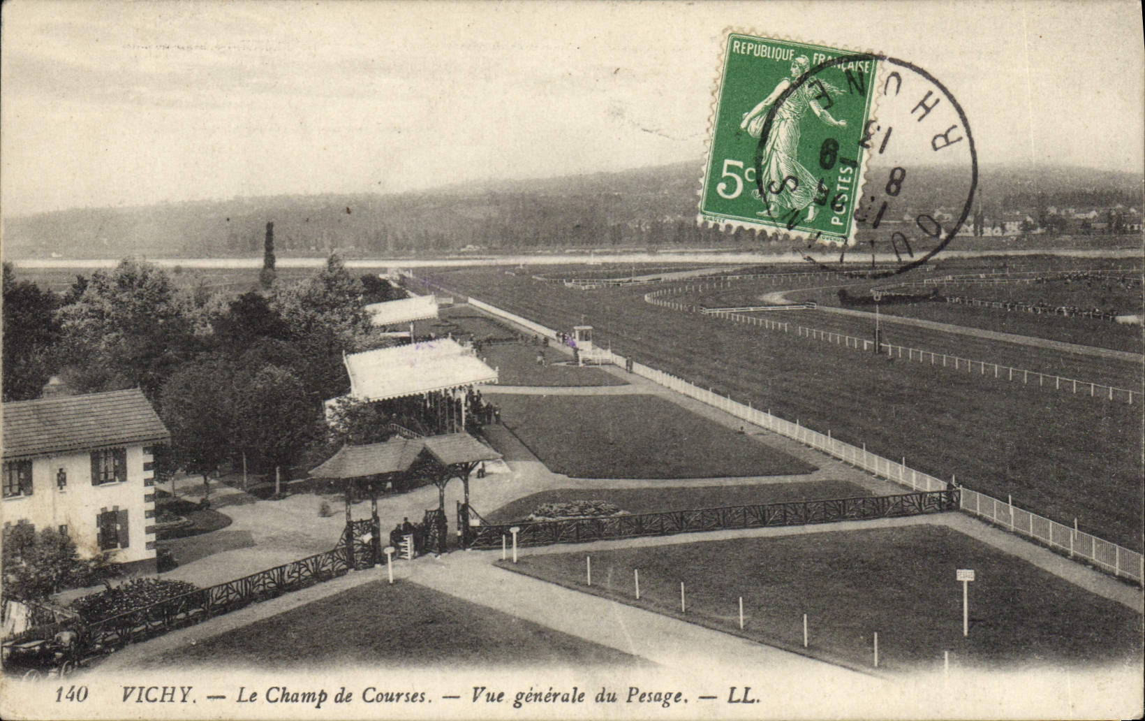 CPA Cheval Equitation Hippisme Vichy Un Champ de courses Vue generale du peage