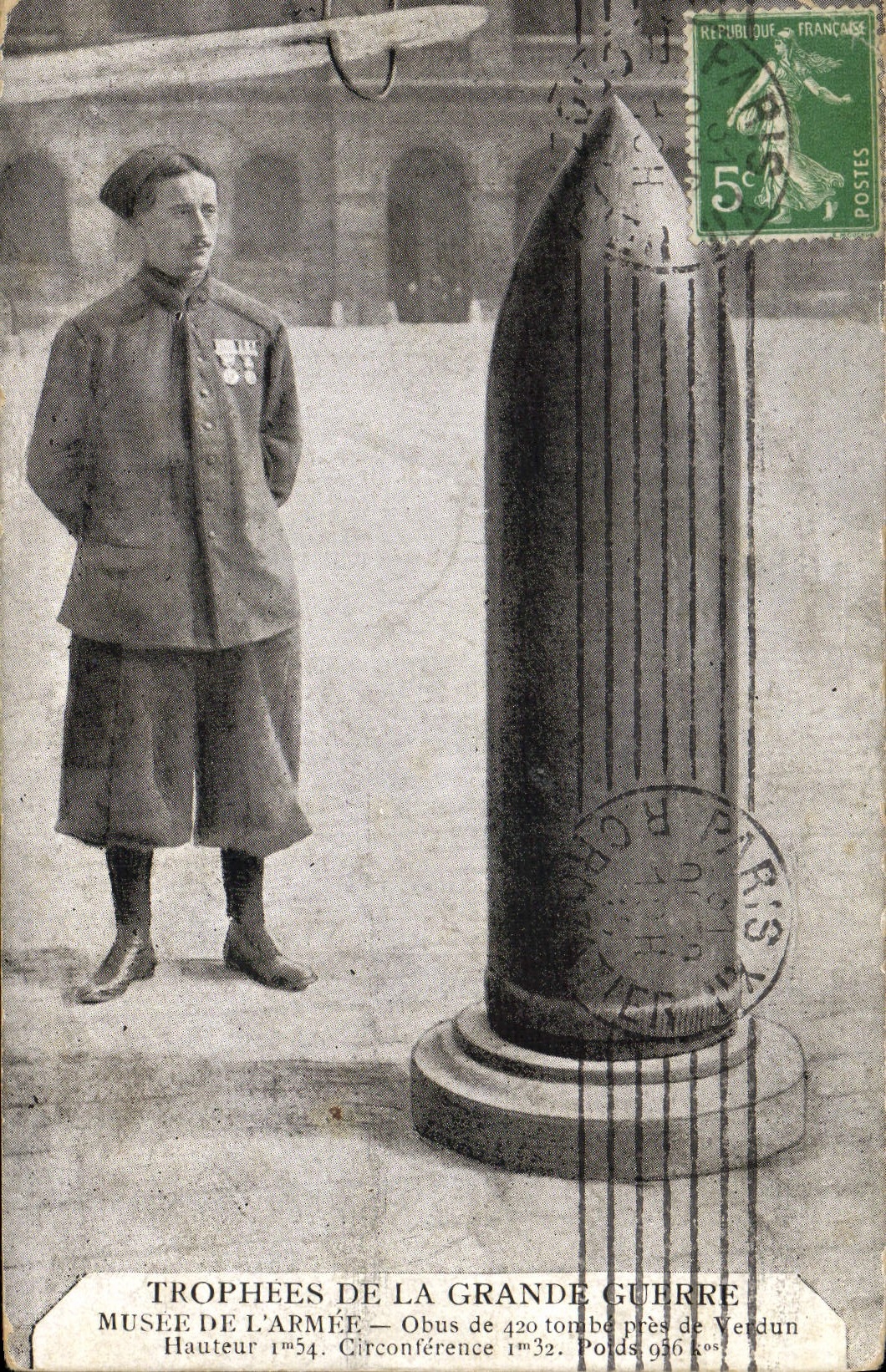 CPA Militaria Paris Musee de l'armee Obus de 420 tombe pres de Verdun 