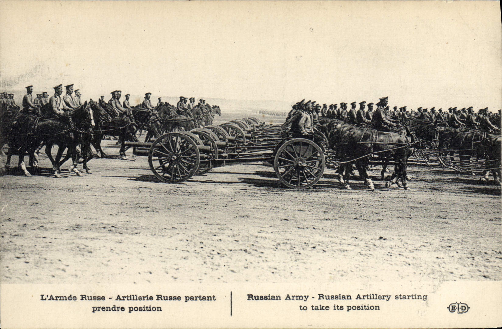 CPA Militaria L'artillerie russe partant prendre position Russie Russia 