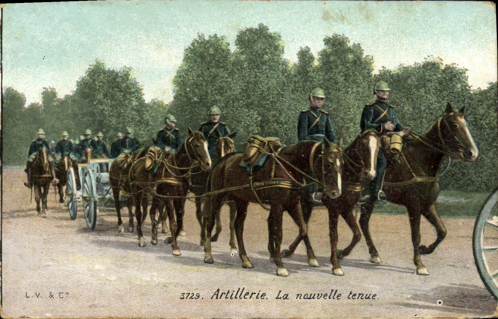 CPA Militaria Artillerie La nouvelle tenue 