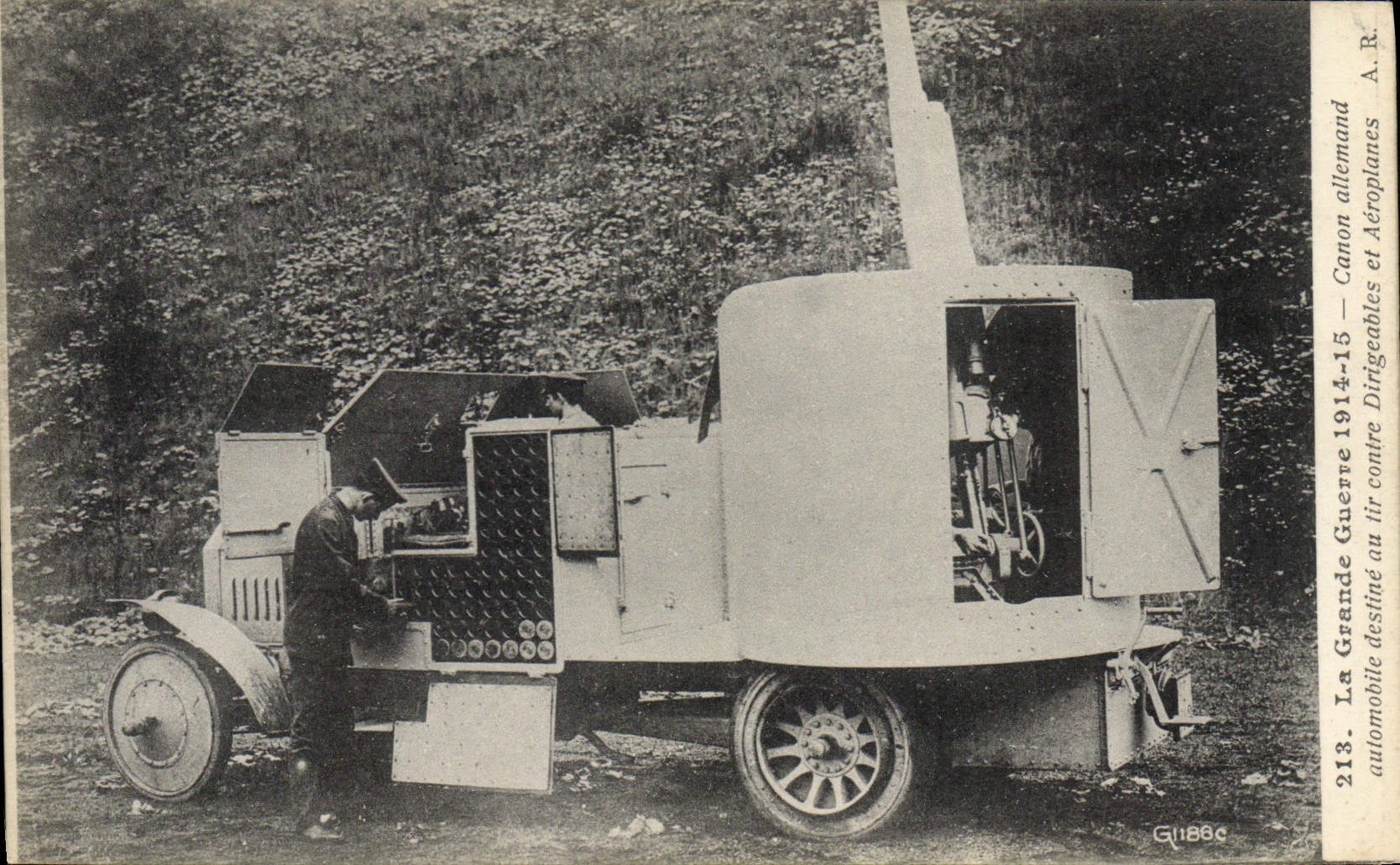 El coche alemán de Militaria Canon de la POSTAL de la VENDIMIA piensa para el shooting contra los dirigibles y los aeroplanos