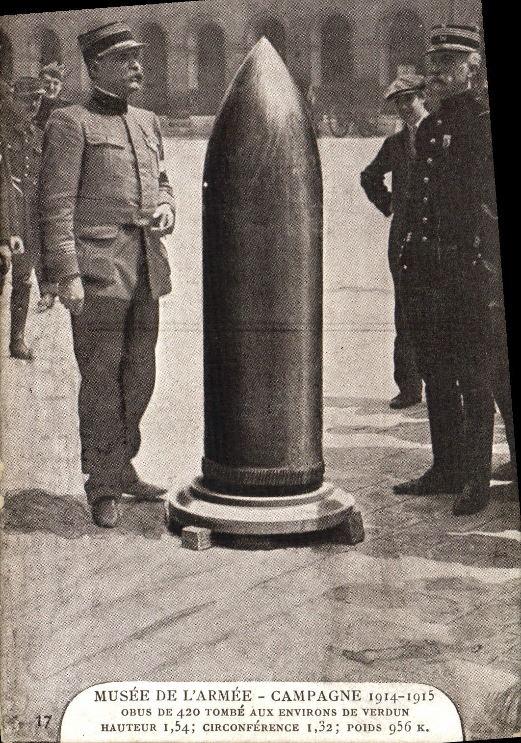 Museo de Militaria París de la POSTAL de la VENDIMIA de las cáscaras del ejército de la tumba 420 alrededor de Verdún