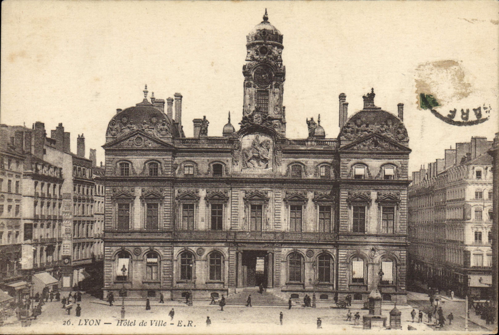 VINTAGE POSTCARD Lyon Town hall