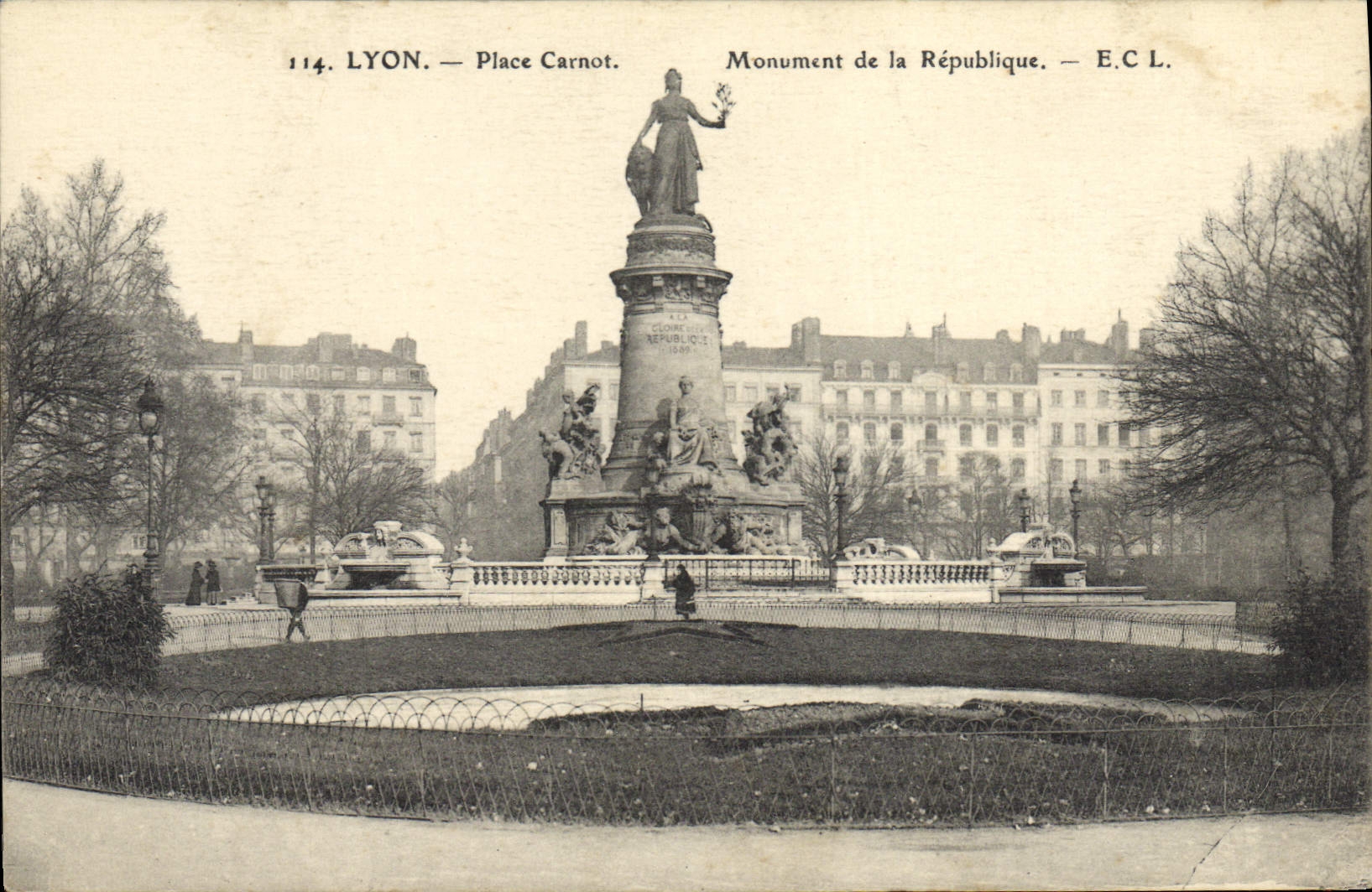 CPA Lyon Place Carnot Monument de la Republique