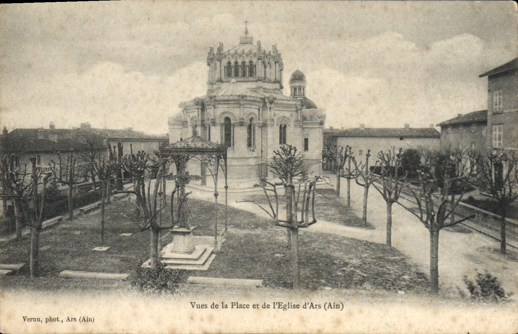 VINTAGE POSTCARD Seen place and church of Ars