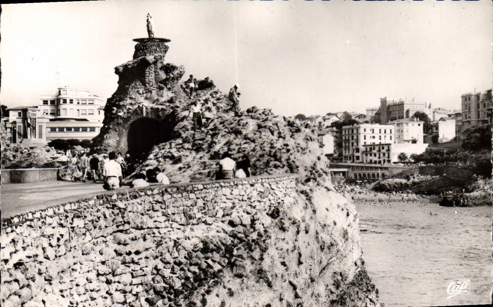 CPM Biarritz Rocher de la Vierge Musee de la mer et le port Vieux