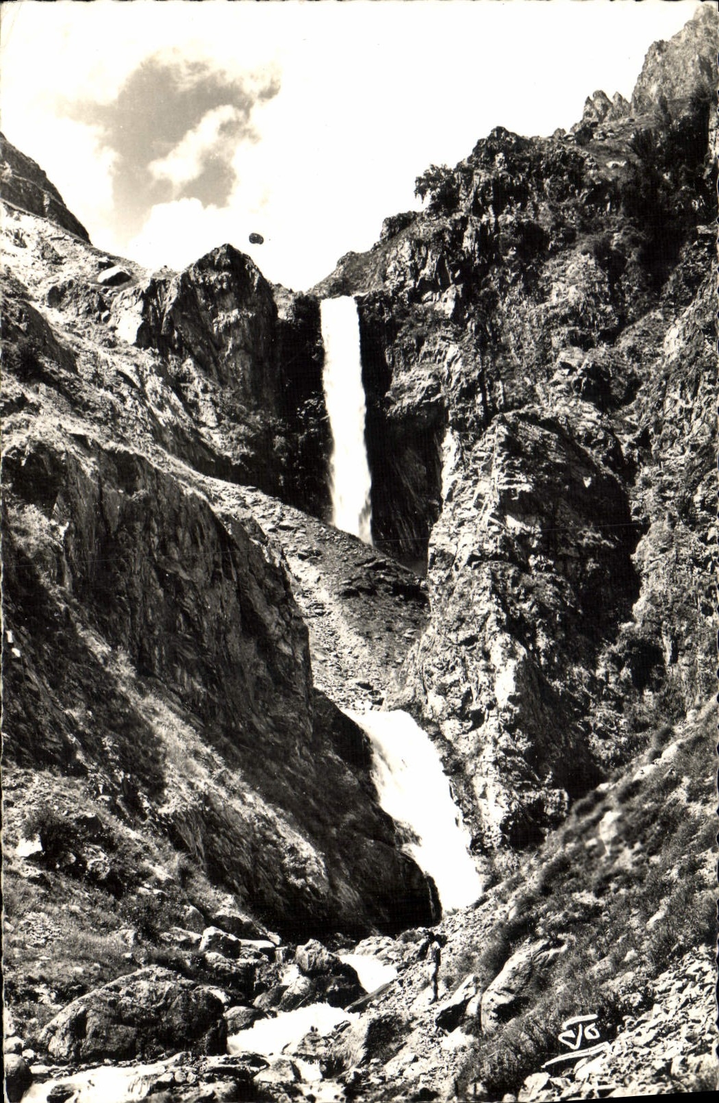 CPM La Chapelle en Valgaudemar La cascade de Combefroide 