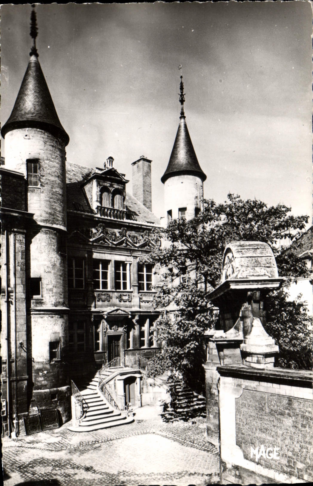 MODERN CARD Troyes the Hotel of Vauluisant