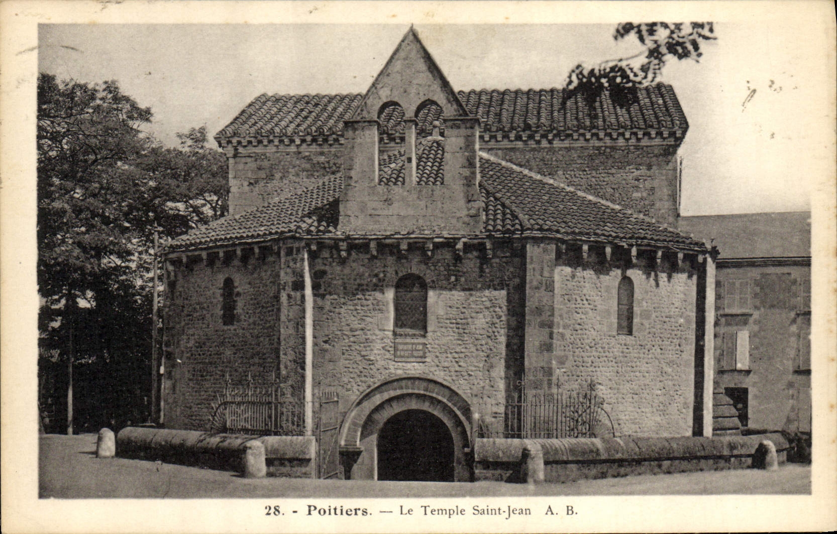 CPA Poitiers Le Temple Saint Jean
