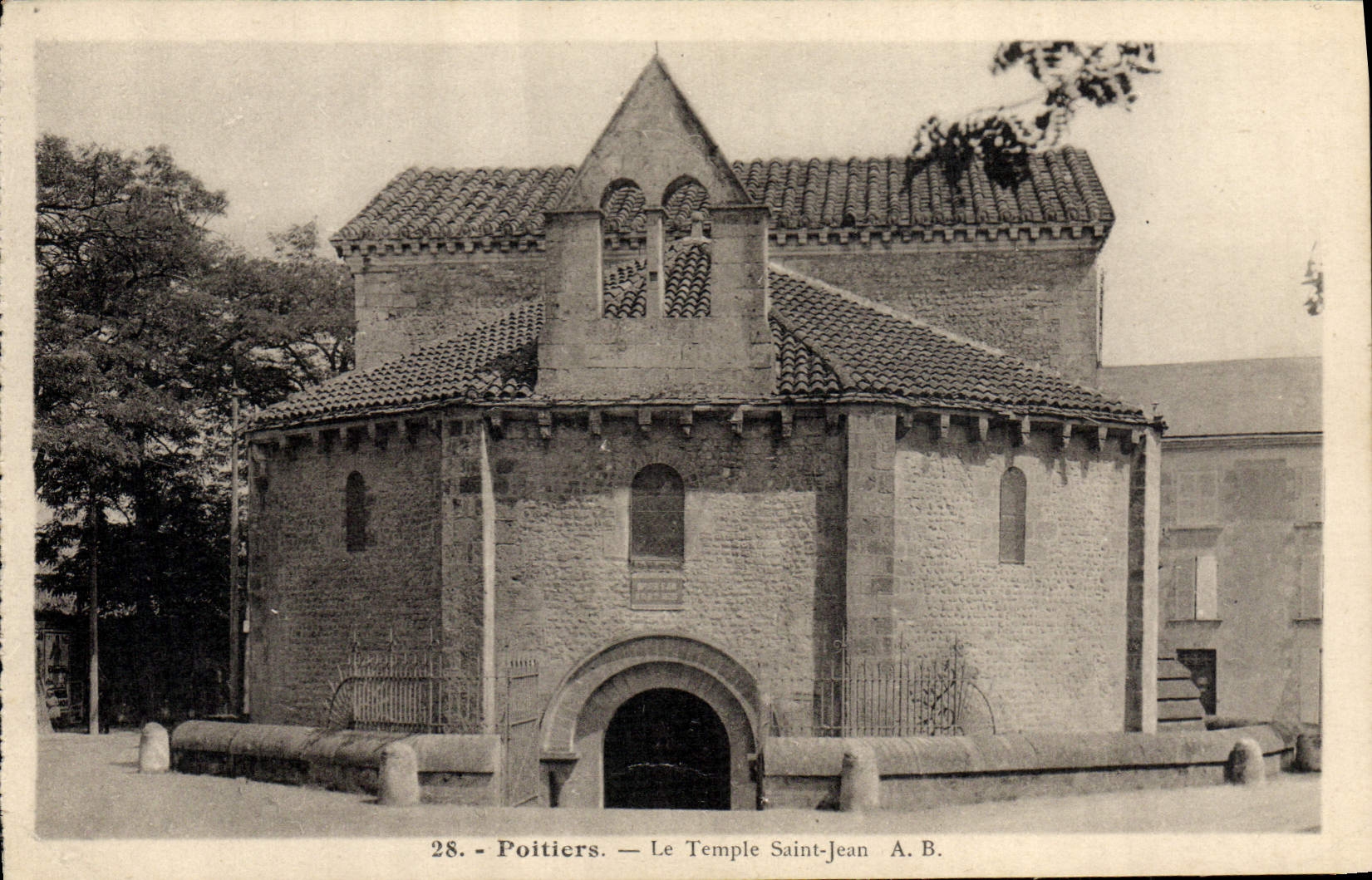 CPA Poitiers Le Temple Saint Jean