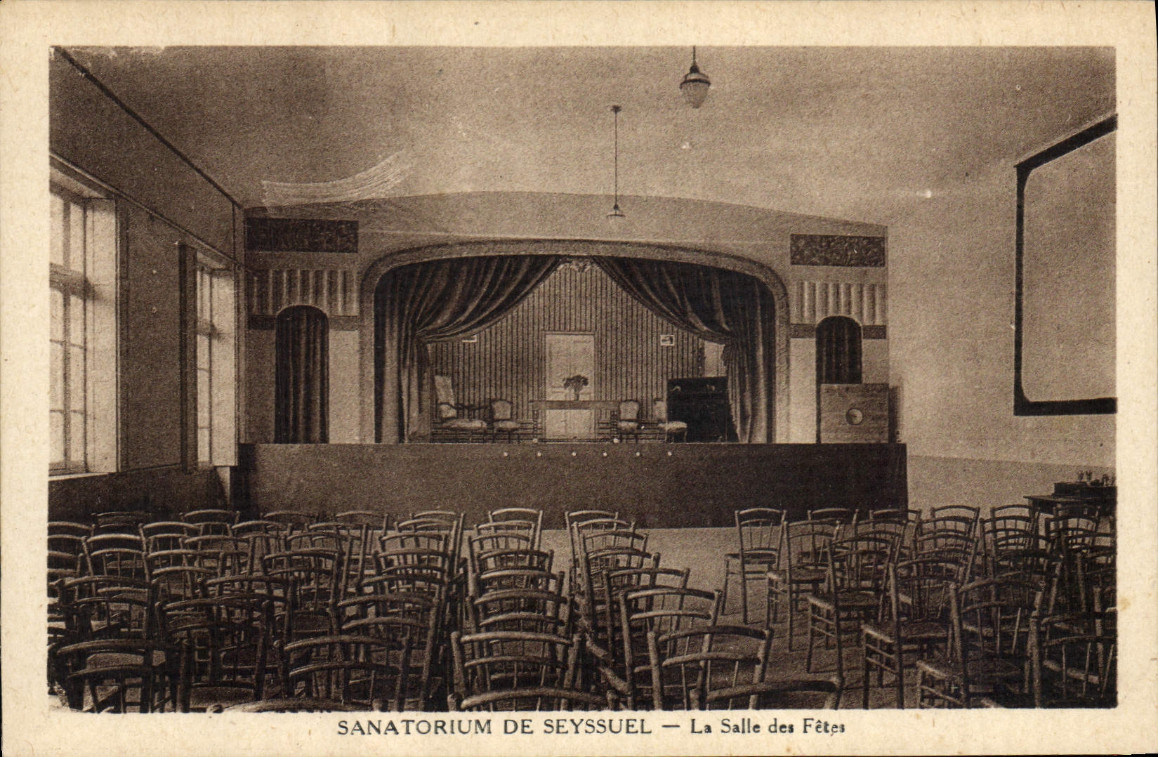 VINTAGE POSTCARD Sanatorium De Seyssuel Village hall