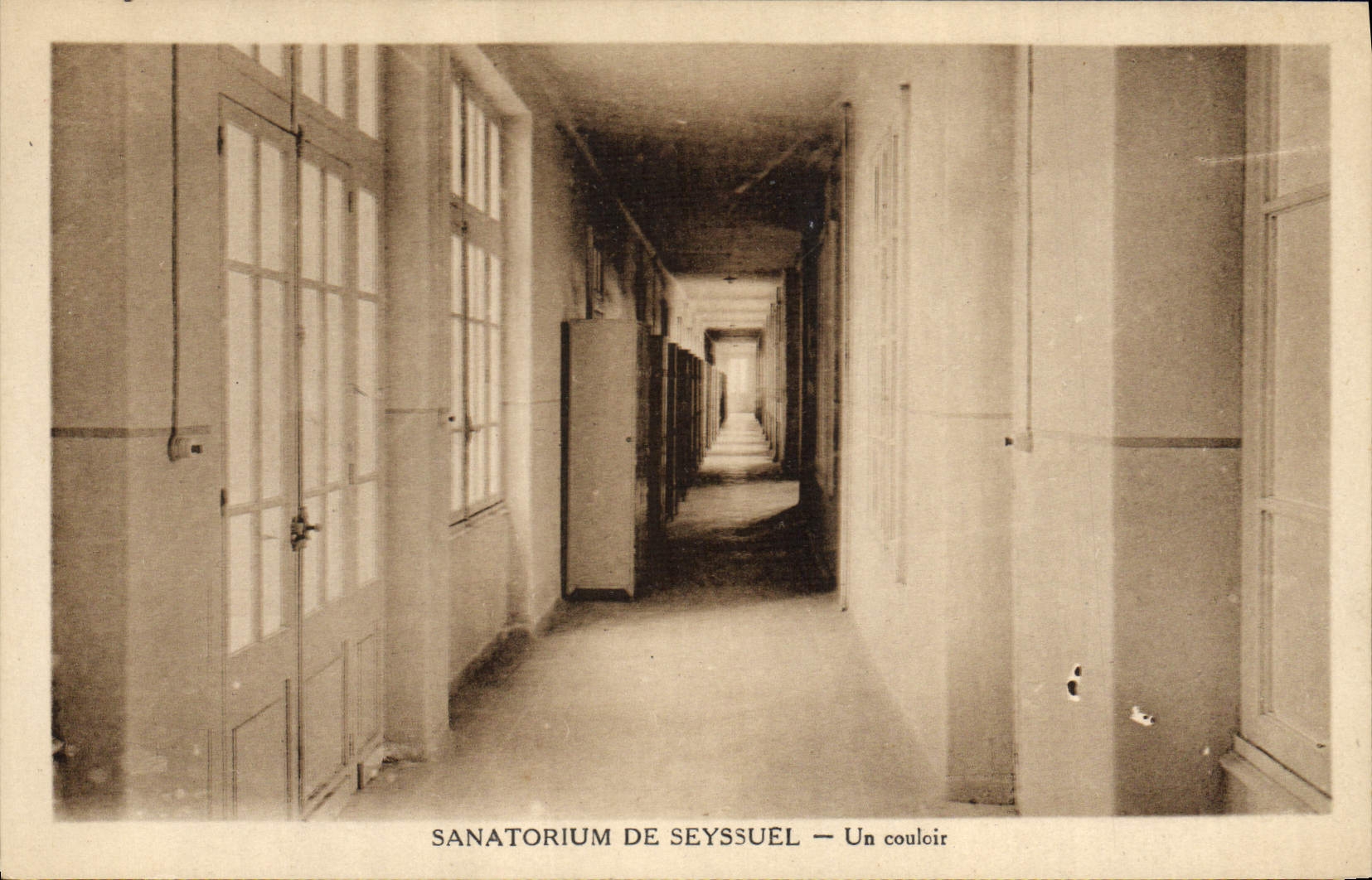 POSTAL Sanatorium De Seyssuel de la VENDIMIA un pasillo