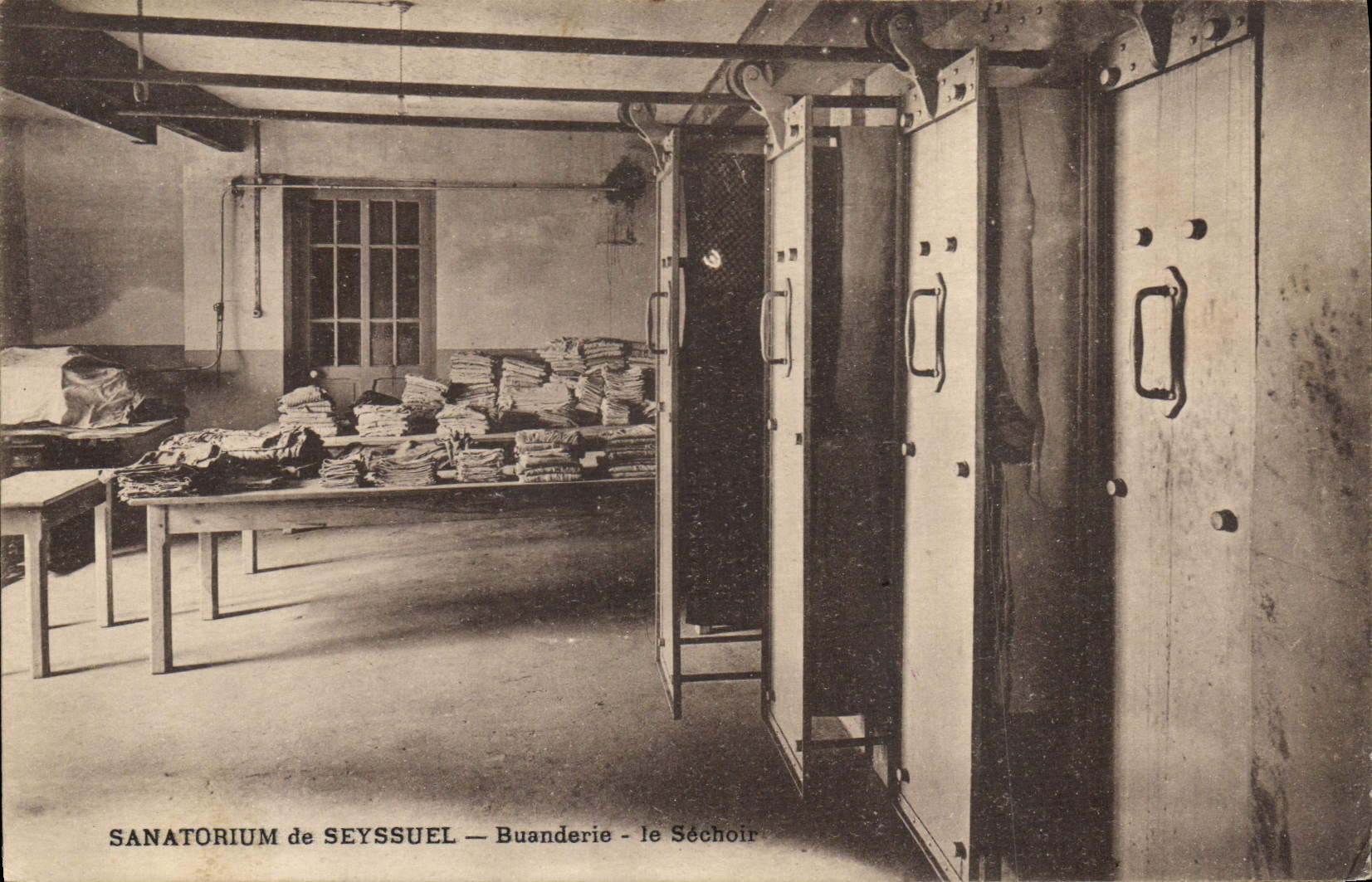 VINTAGE POSTCARD Sanatorium De Seyssuel Wash-house the Drier