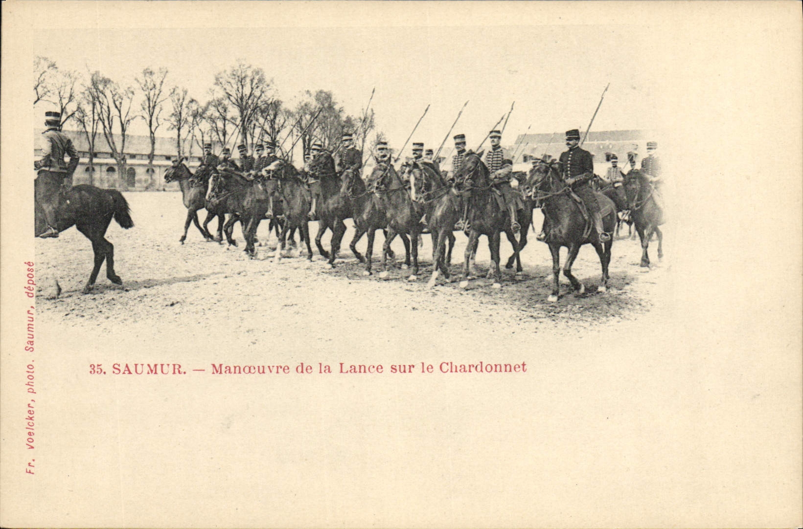 CPA Cheval Equitation Hippisme Saumur manoeuvre de la lance sur le chardonnet