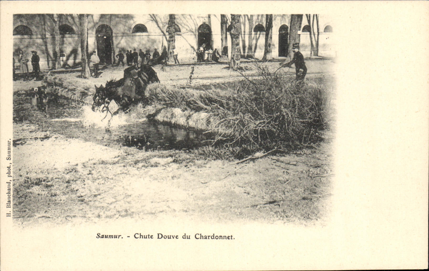 CPA Cheval Equitation Hippisme Saumur Chute douve du Chardonnet