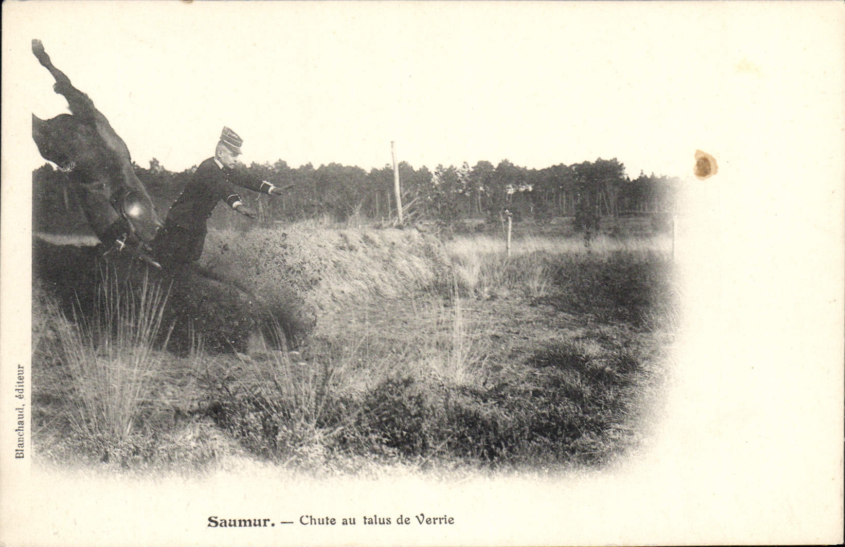VINTAGE POSTCARD Cheval Horsemanship Hippisme Saumur Falls with the slope of Verrie