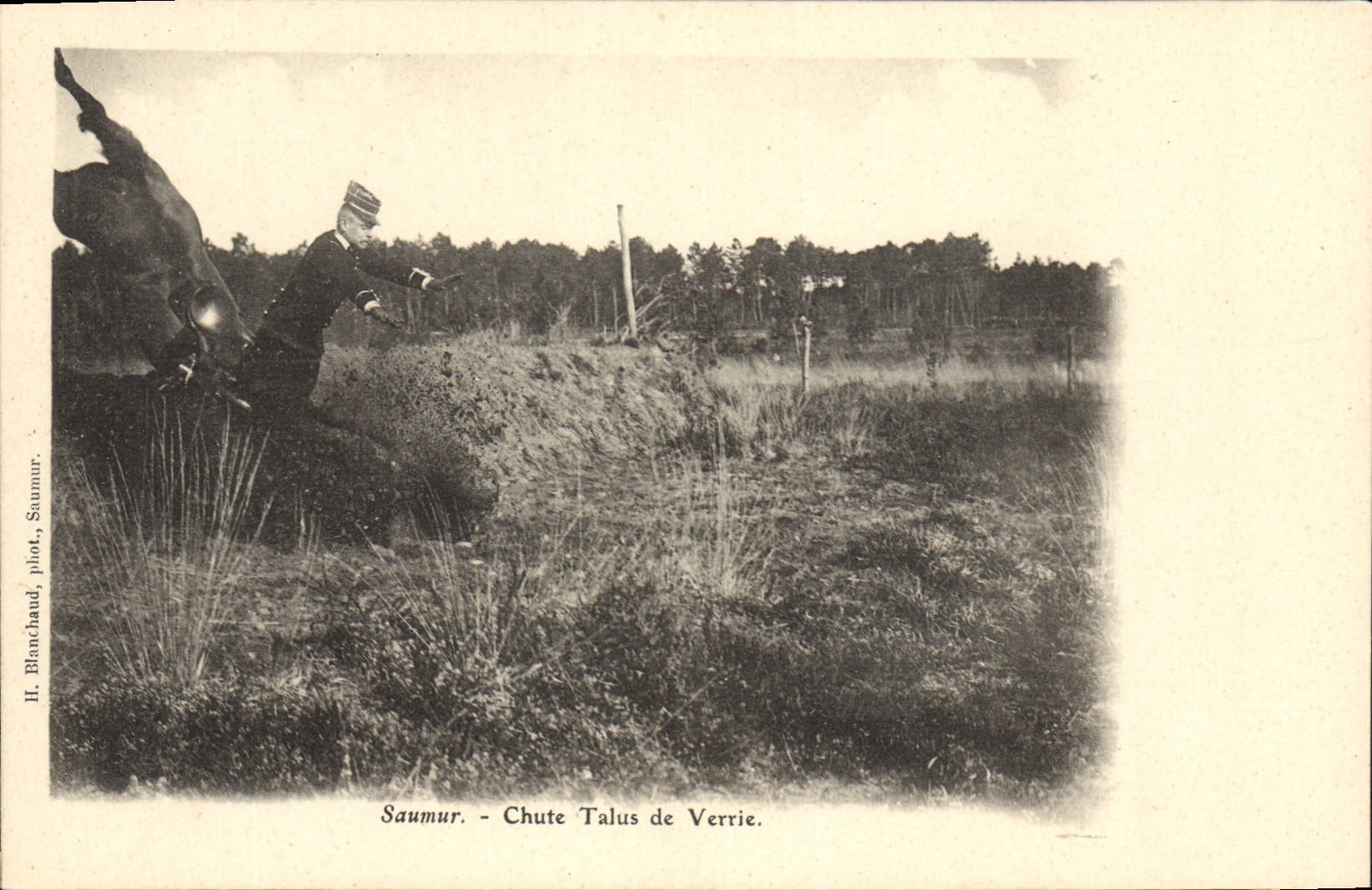 CPA Cheval Equitation Hippisme Saumur Chute talus de verrie