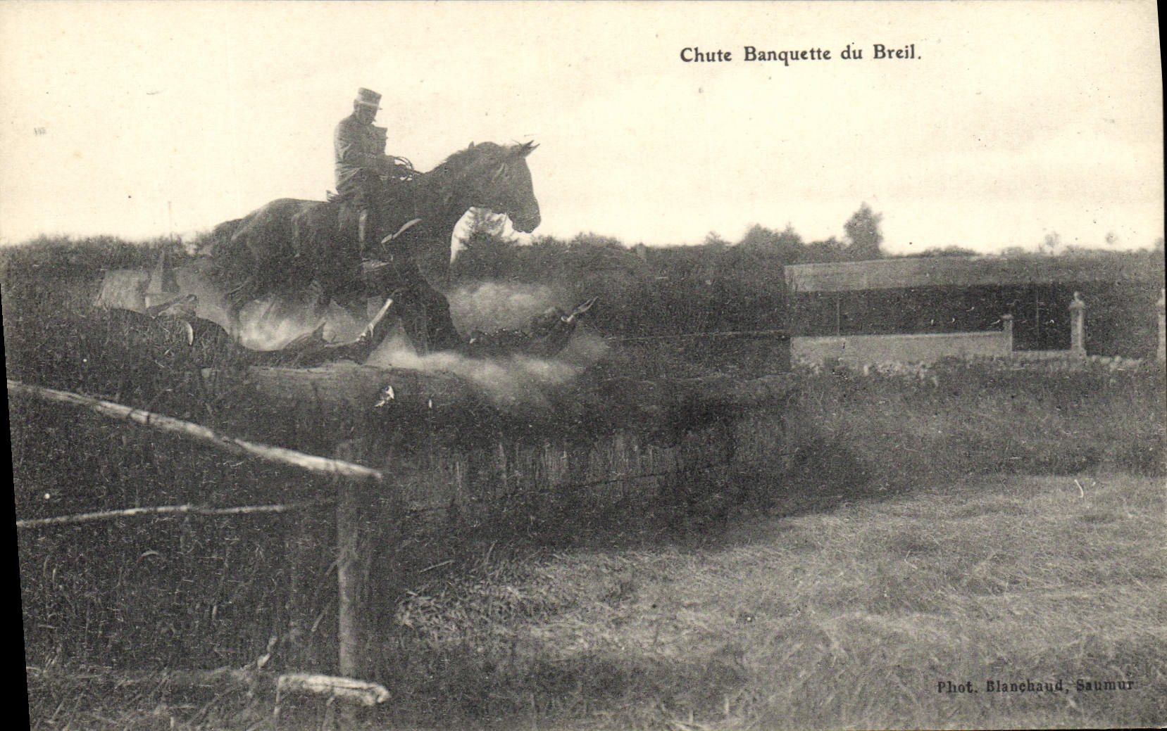 CPA Cheval Equitation Hippisme Chute banquette du Breil