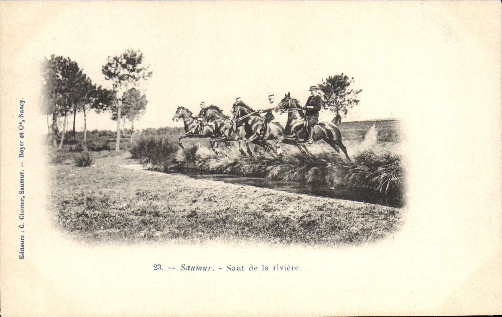 CPA Cheval Equitation Hippisme Saumur Saut de la riviere