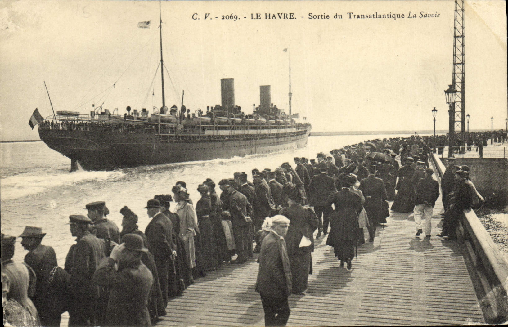 CPA Bateau Le Havre Sortie du Transatlantique La Savoie 