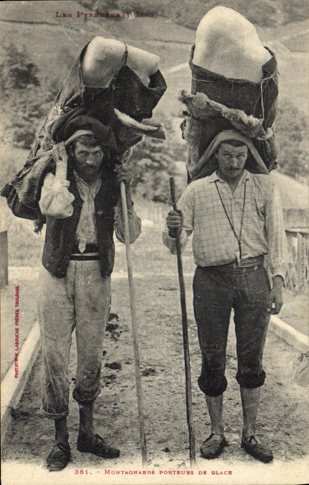 CPA Folklore Montagnards porteurs de glace Alpinisme TOP