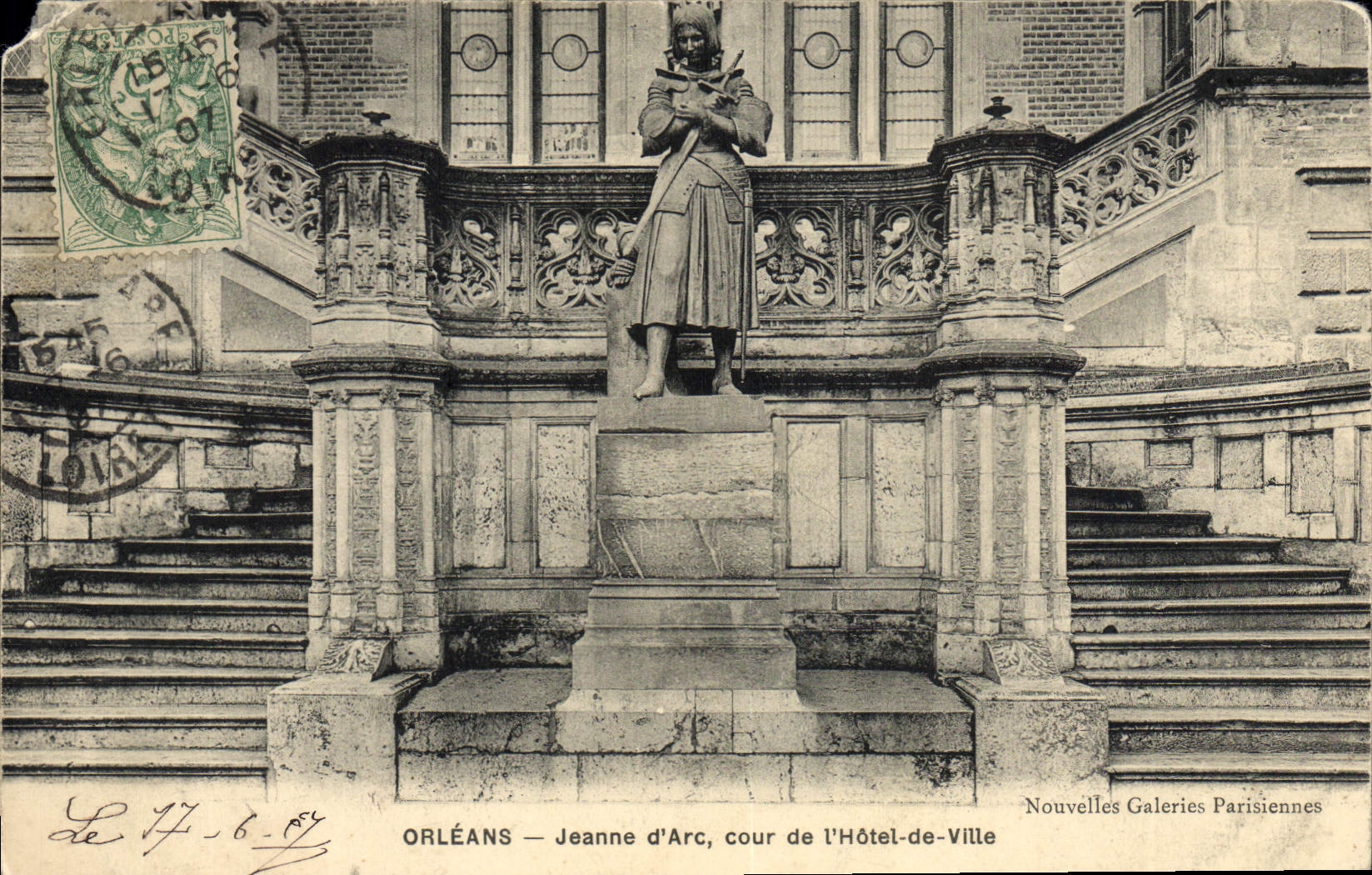 CPA Orleans Jeanne d'Arc Cour de L'Hotel de Ville