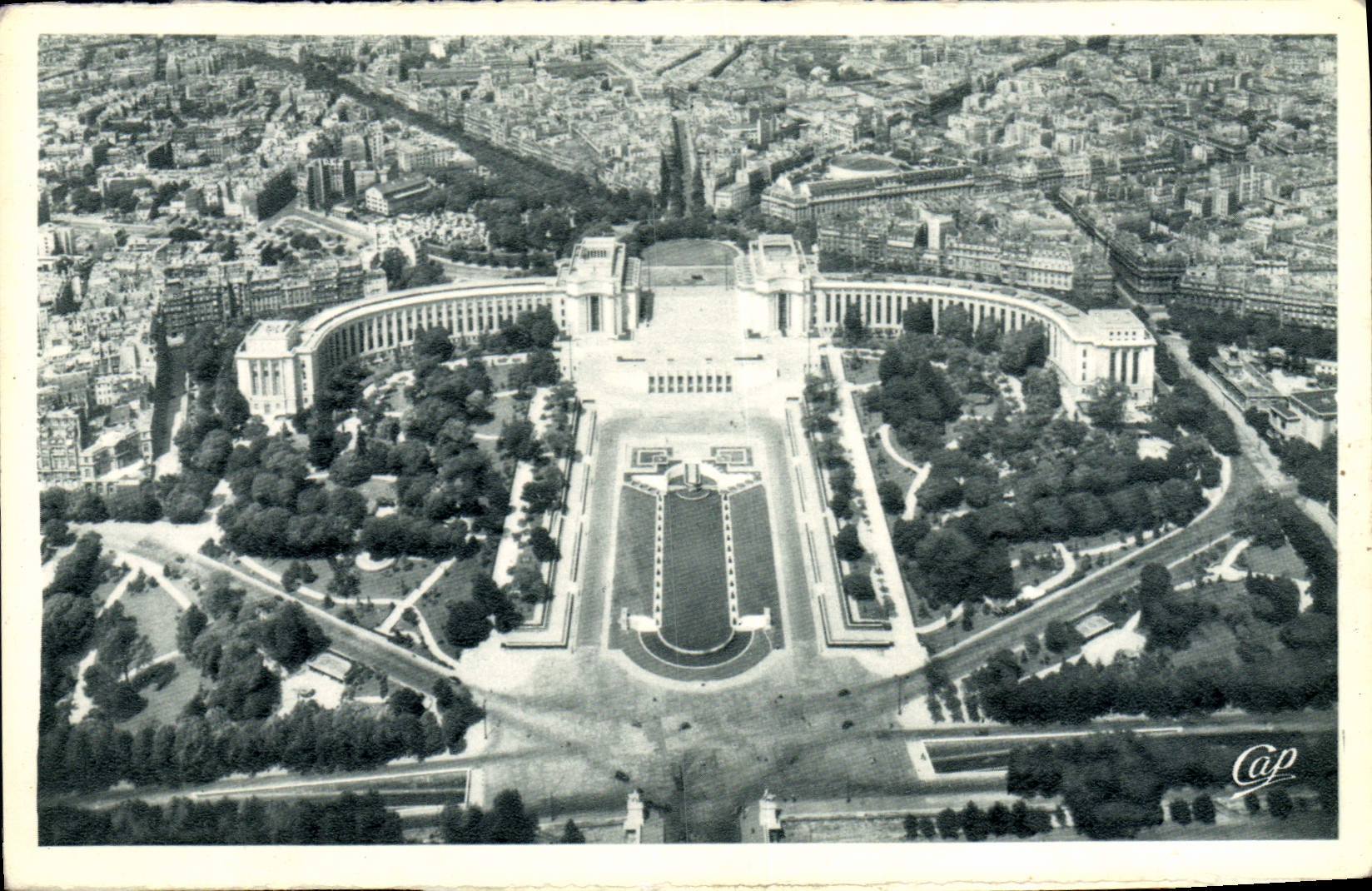 CPM Paris Le Palais de Chaillot vu de la Tour Eiffel