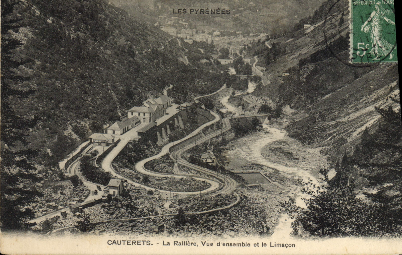CPA Cauterets La raillere Vue d'ensemble et le Limacom