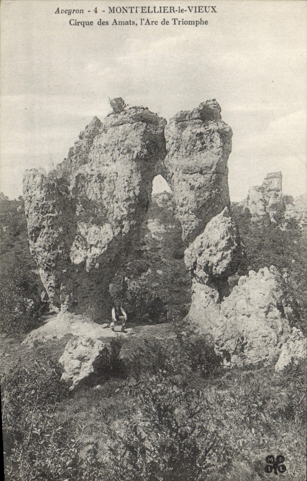 VINTAGE POSTCARD Montpellier the Old Circus of Amats Arc de Triomphe