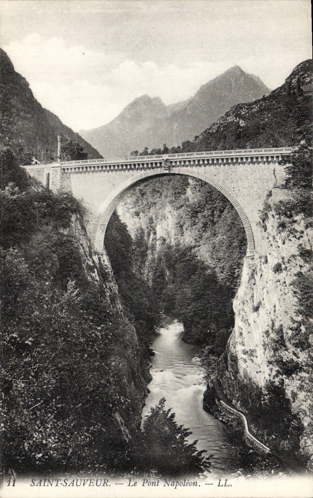 CPA Saint Sauveur Le Pont Napoleon