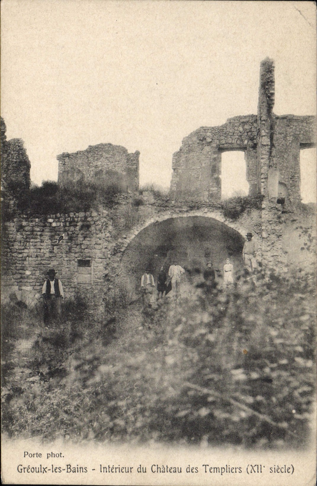VINTAGE POSTCARD Greoulx Les Bains Interior Of the Castle Of Templiers